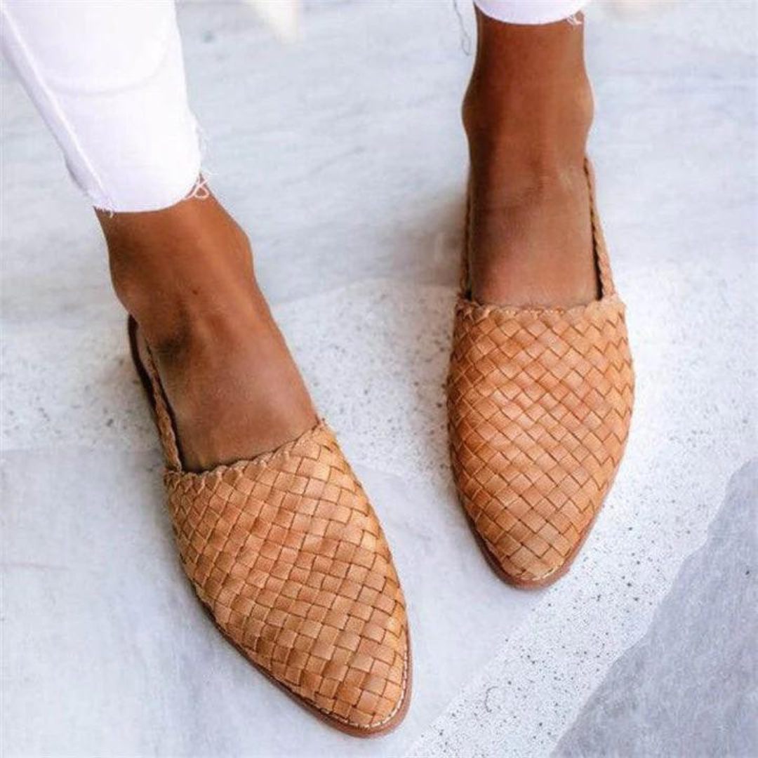 Αλεξάνδρα – Κομψά Υφασμάτινα Slingbacks με Λεπτομέρειες