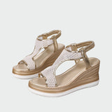 Χλόη – Κομψά Slip-On Σανδάλια με Πλατφόρμα και Λεπτομέρειες Δαντέλας